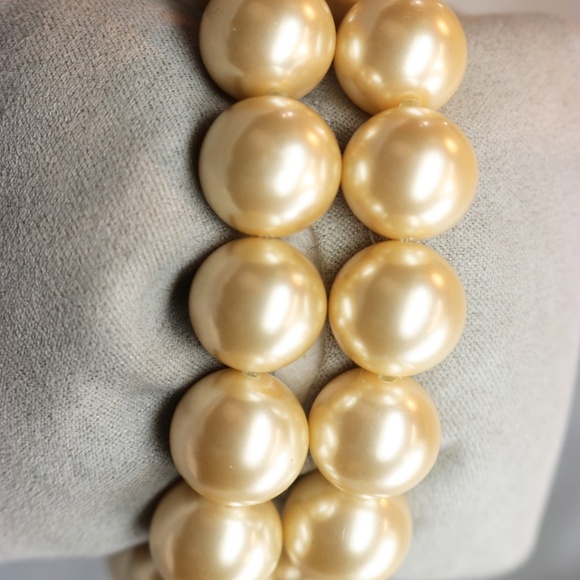 RARE! Vintage KENNETH JAY LANE Pearl Bracelet - Picture 9 of 15